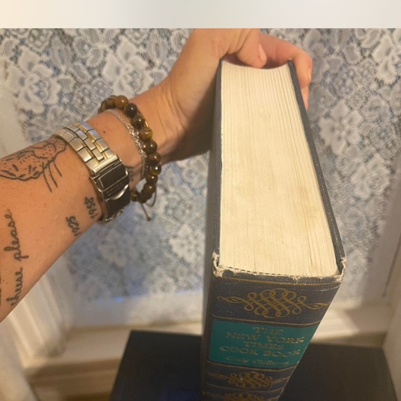 !! SOLD !! 

**NYT** cookbook // first edition - Picture 6 of 8